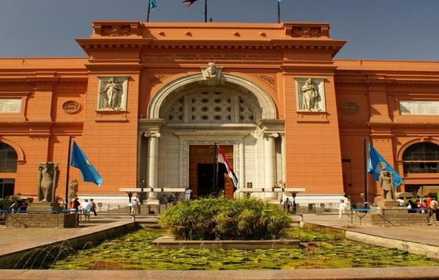 Giza Pyramids Tour and Egyptian Museum